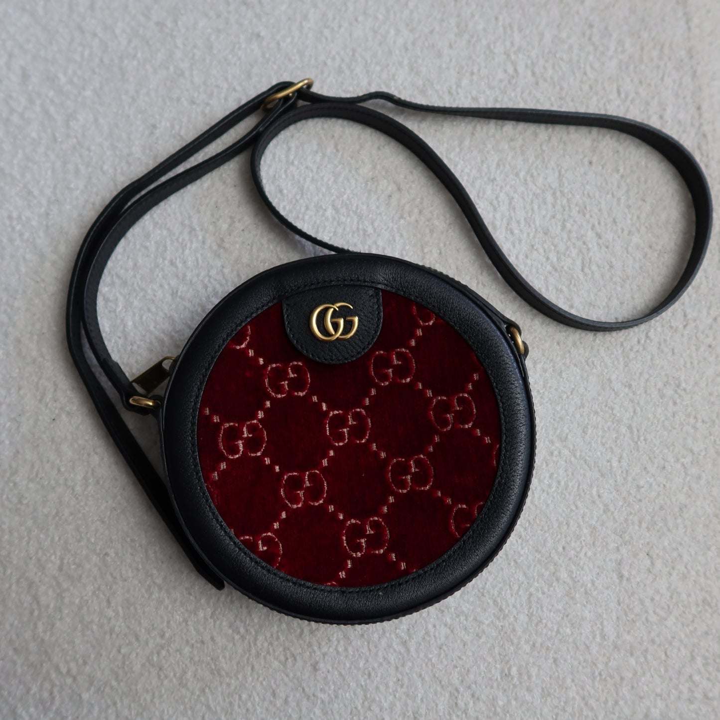 GUCCI Black Leather Red Velvet Circle Crossbody Bag