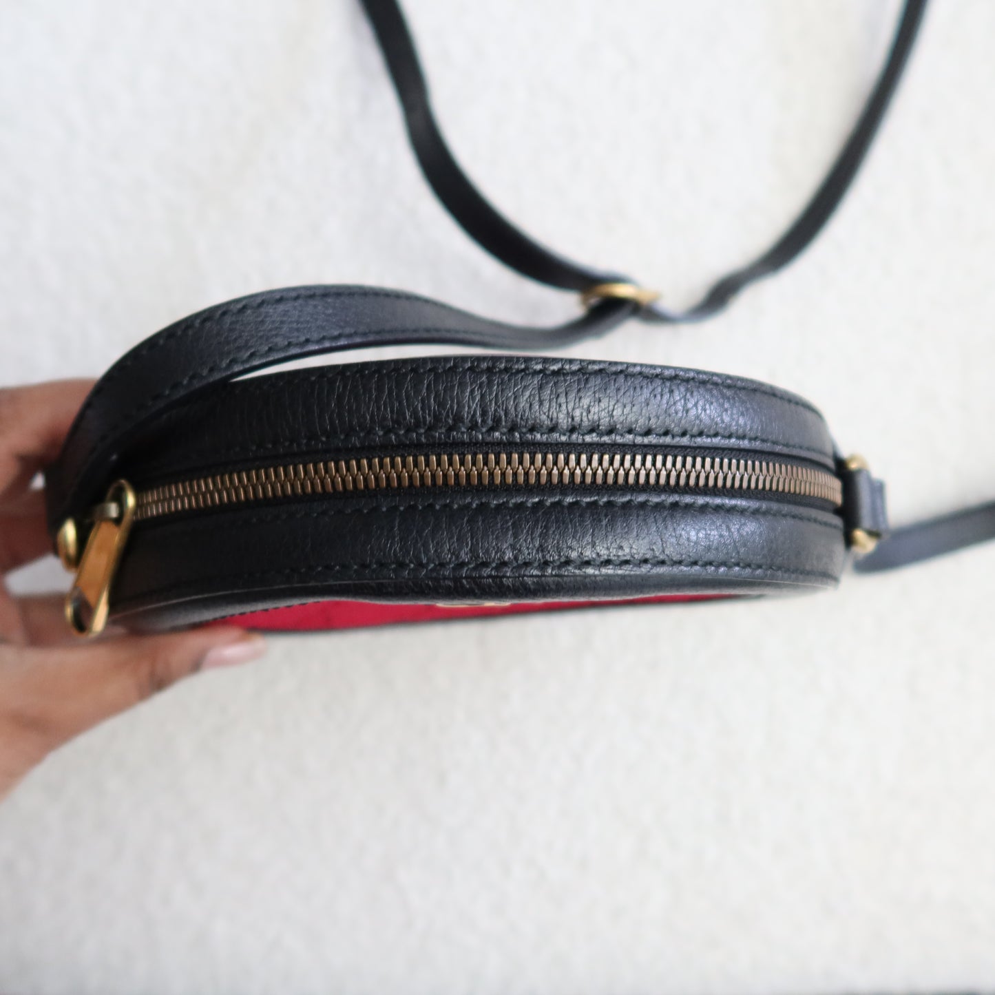 GUCCI Black Leather Red Velvet Circle Crossbody Bag