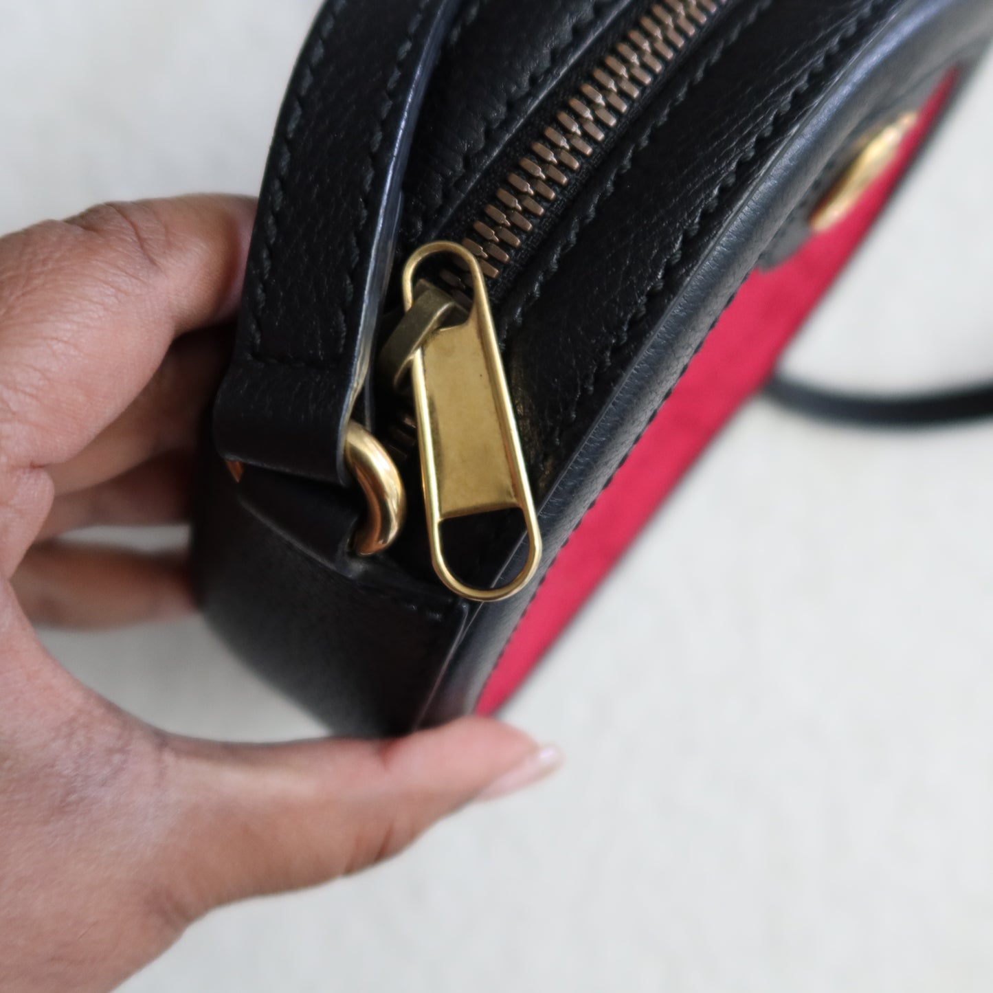 GUCCI Black Leather Red Velvet Circle Crossbody Bag