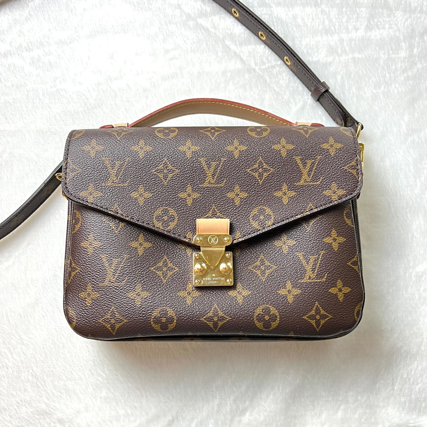 LOUIS VUITTON Monogram Pochette Metis