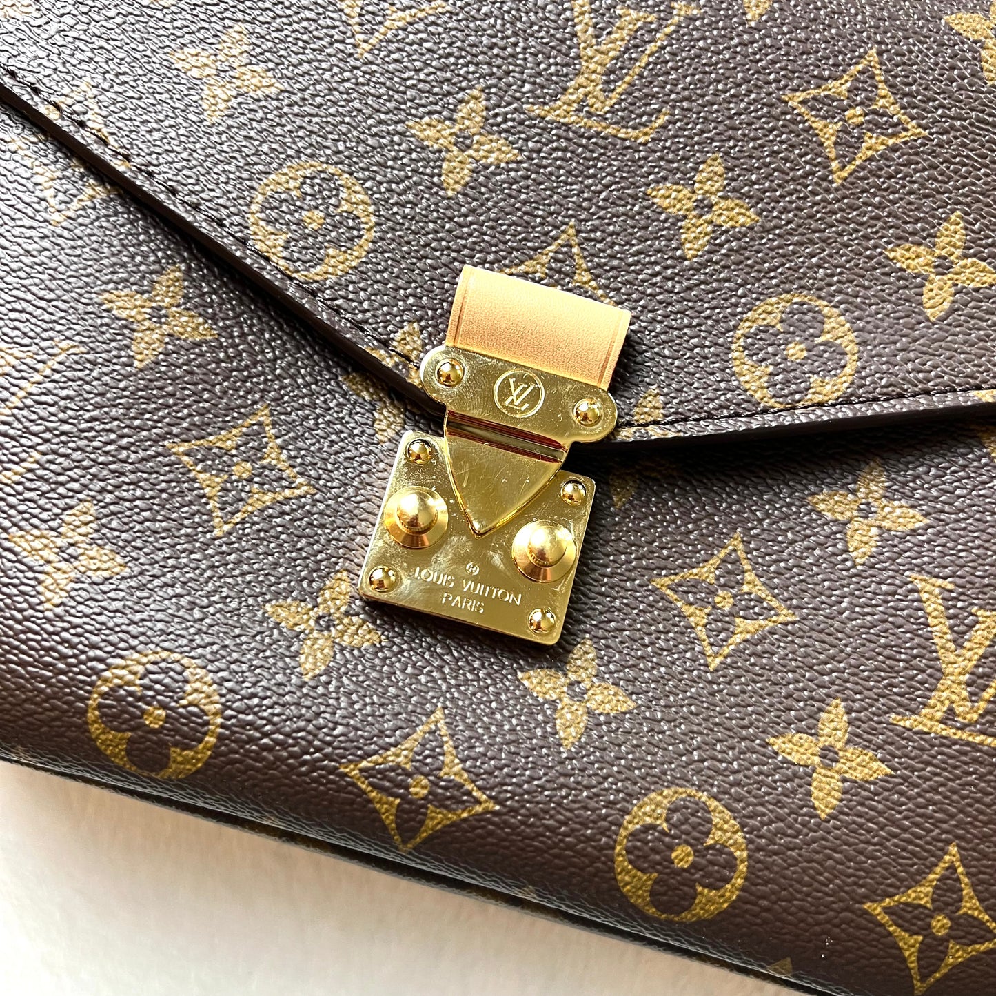 LOUIS VUITTON Monogram Pochette Metis
