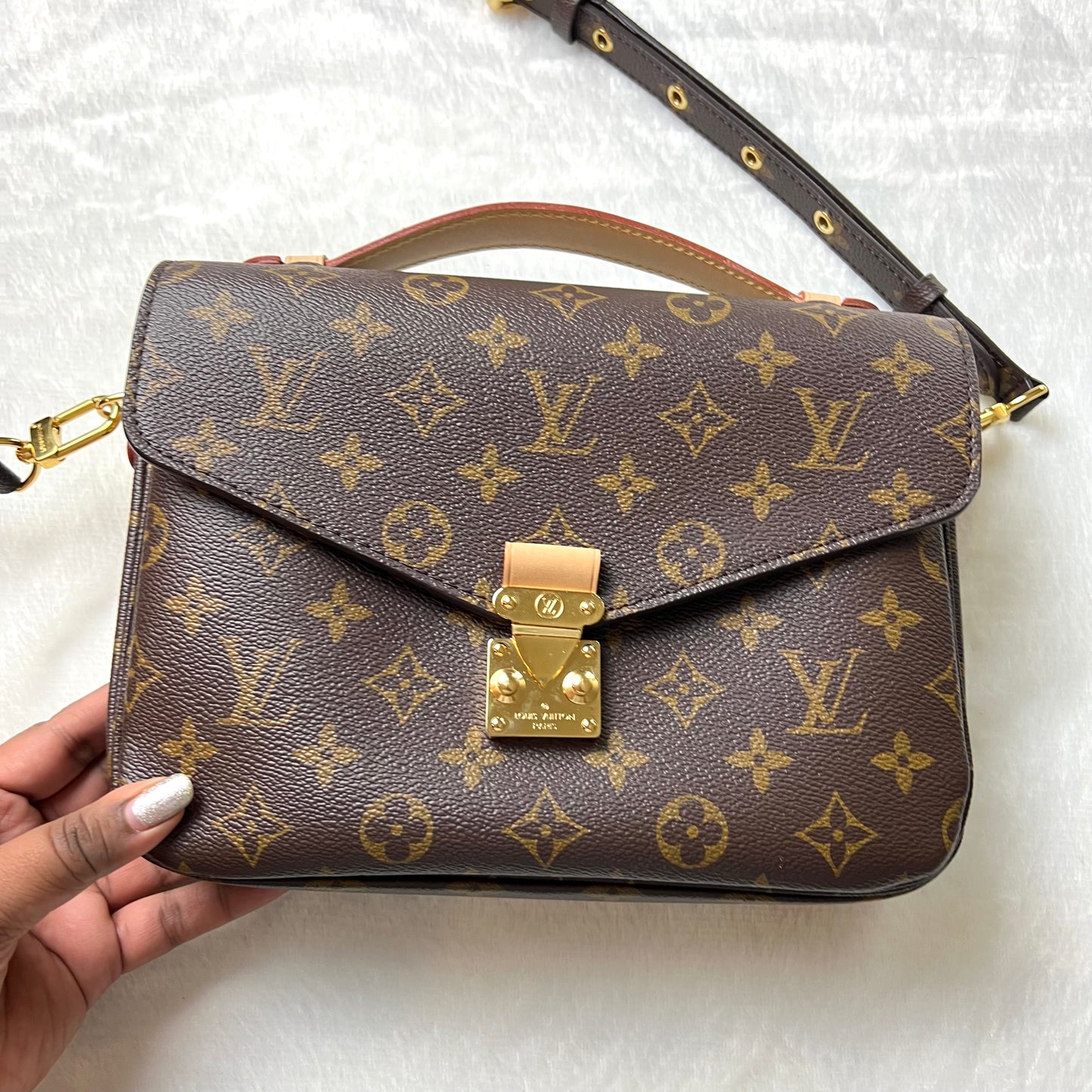 LOUIS VUITTON Monogram Pochette Metis