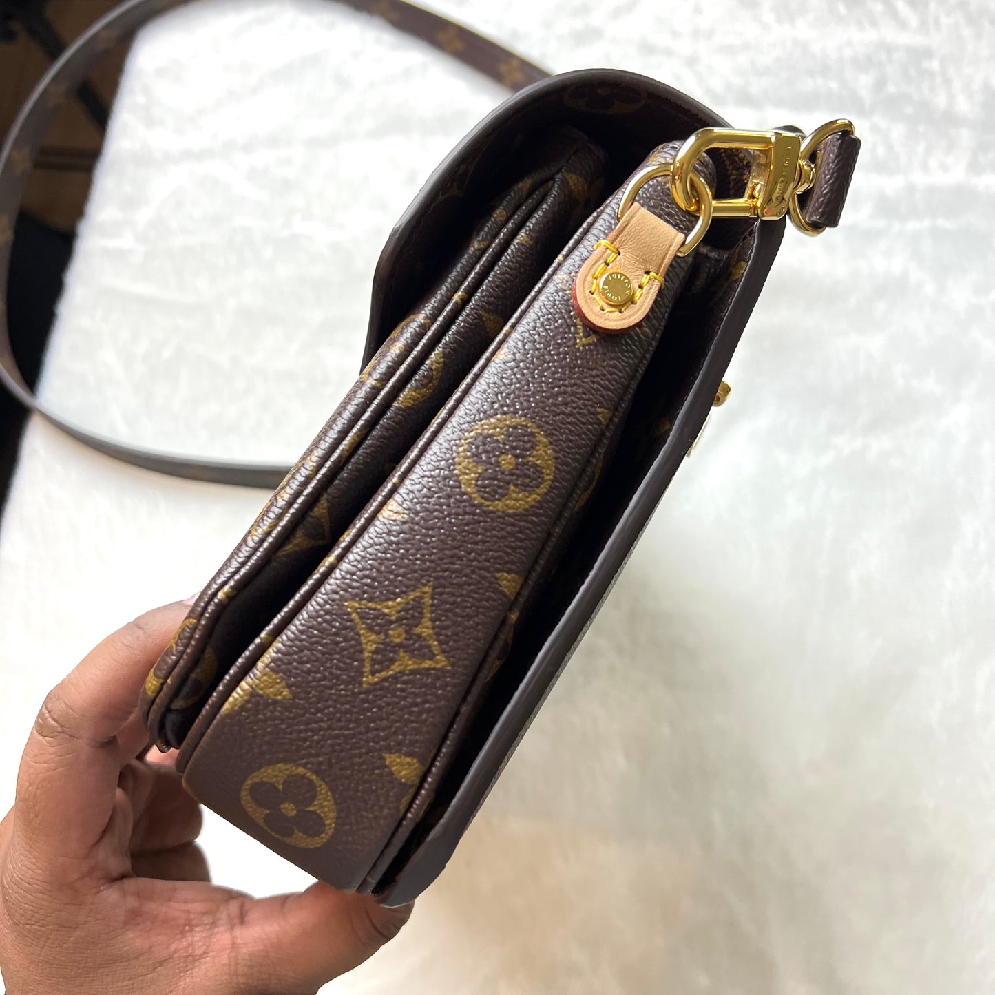 LOUIS VUITTON Monogram Pochette Metis