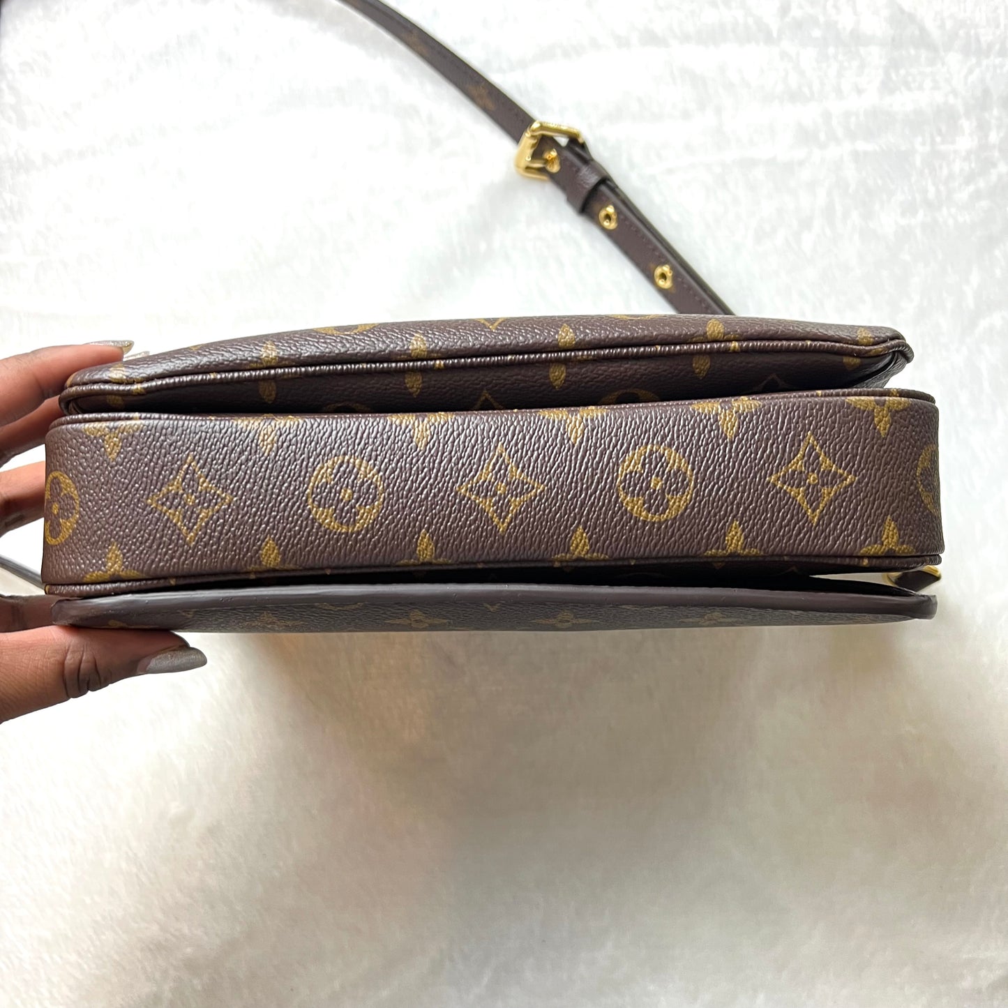 LOUIS VUITTON Monogram Pochette Metis