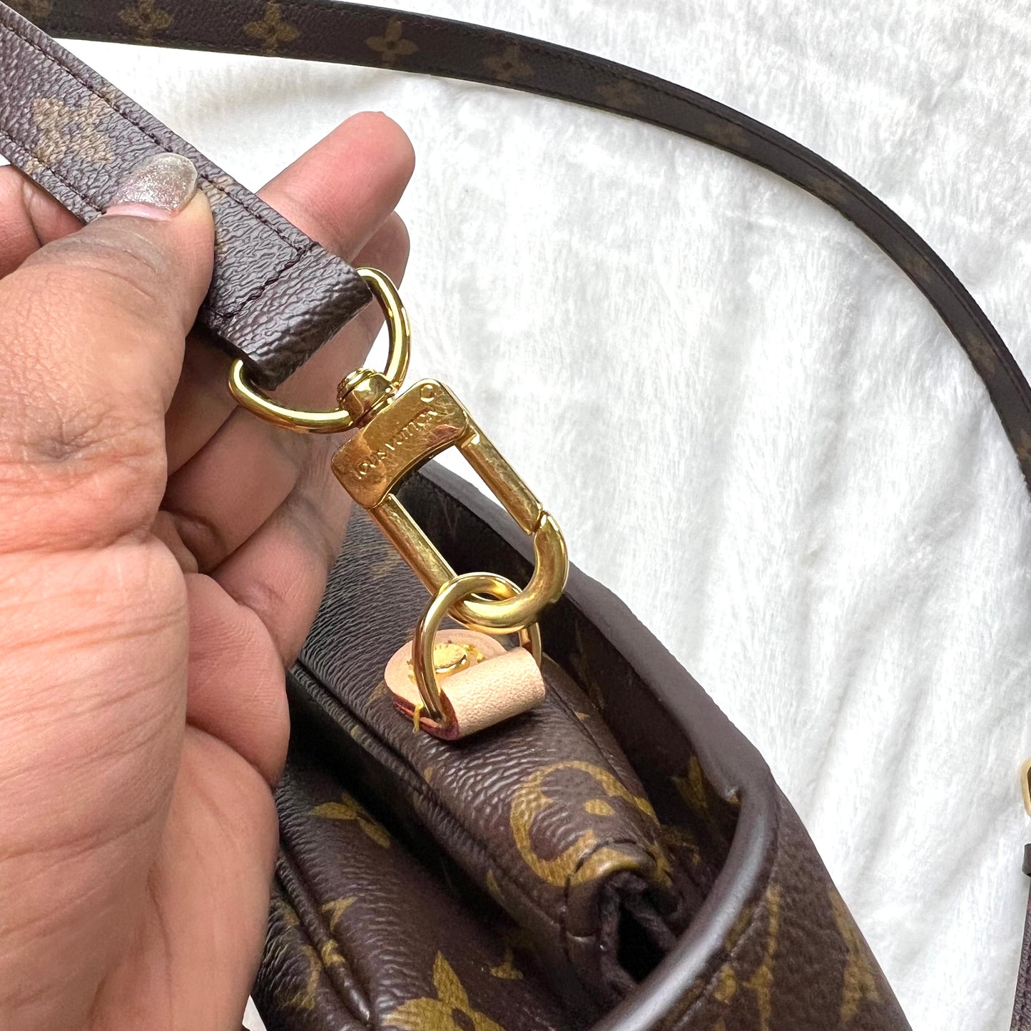 LOUIS VUITTON Monogram Pochette Metis