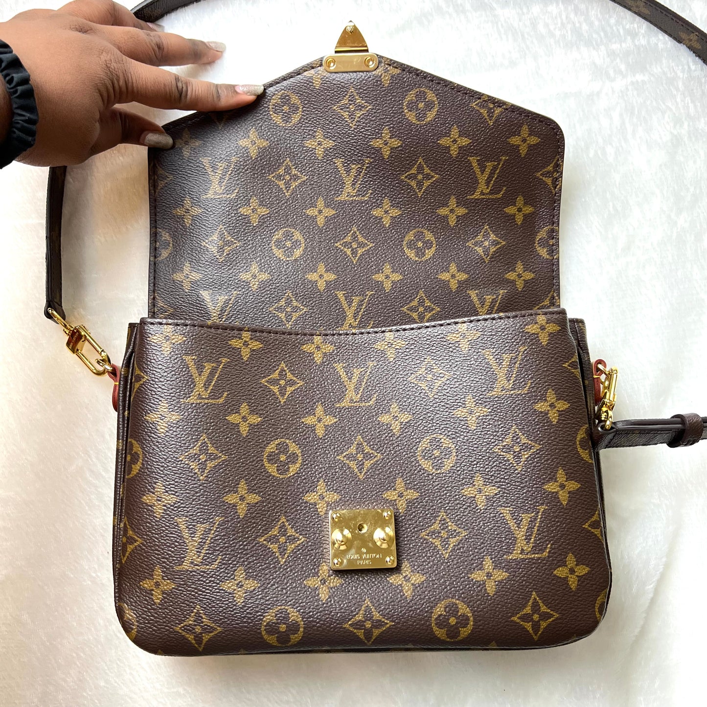 LOUIS VUITTON Monogram Pochette Metis