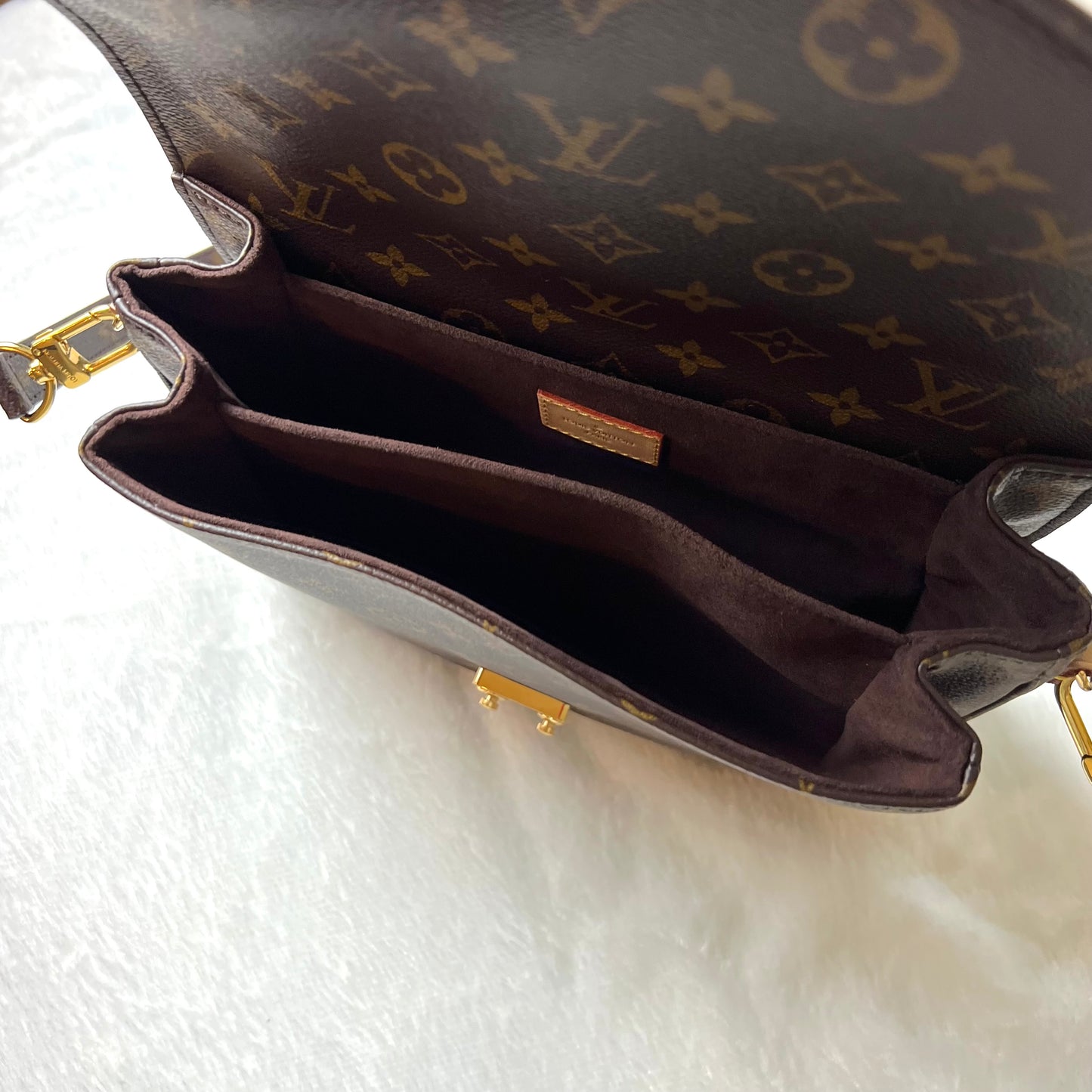 LOUIS VUITTON Monogram Pochette Metis
