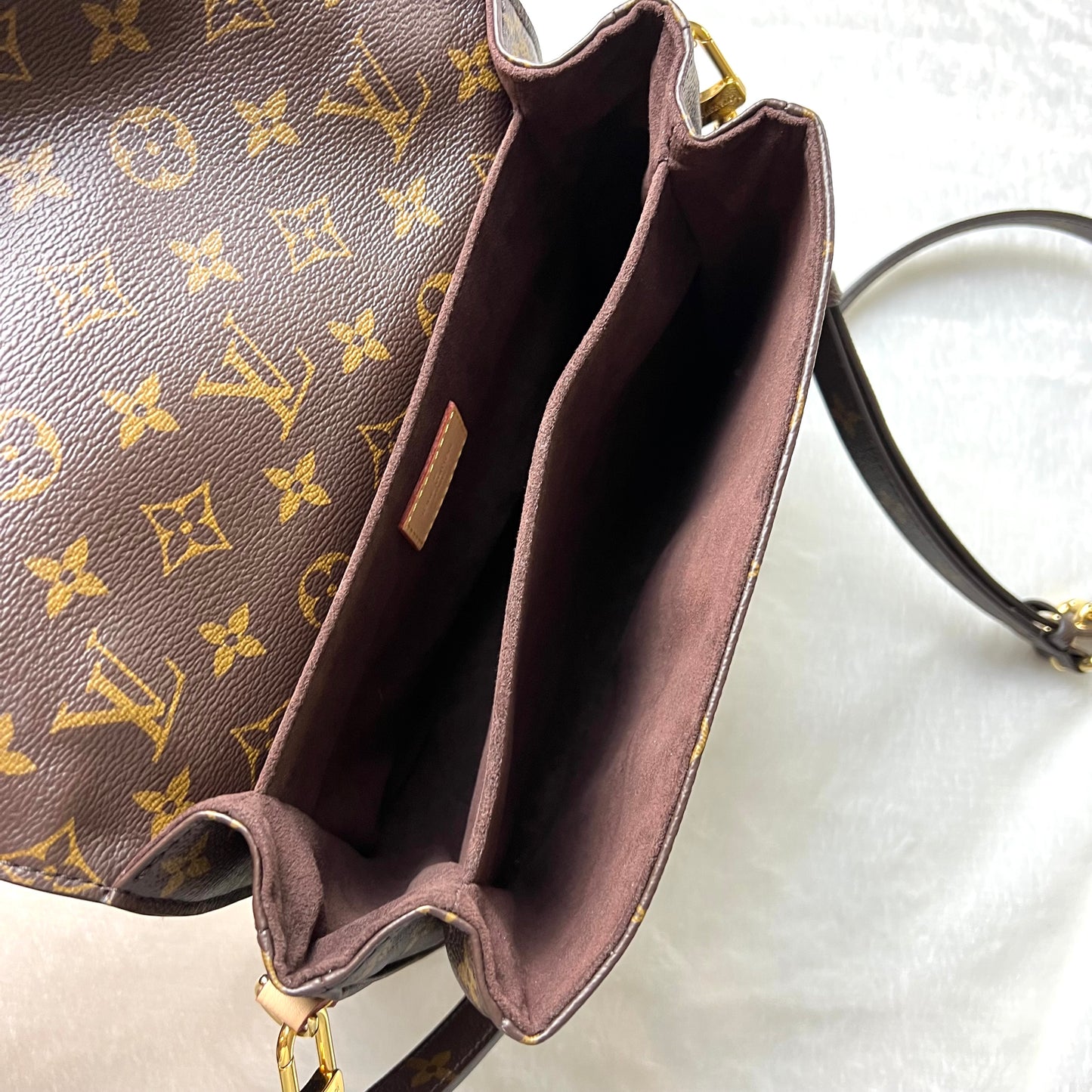 LOUIS VUITTON Monogram Pochette Metis