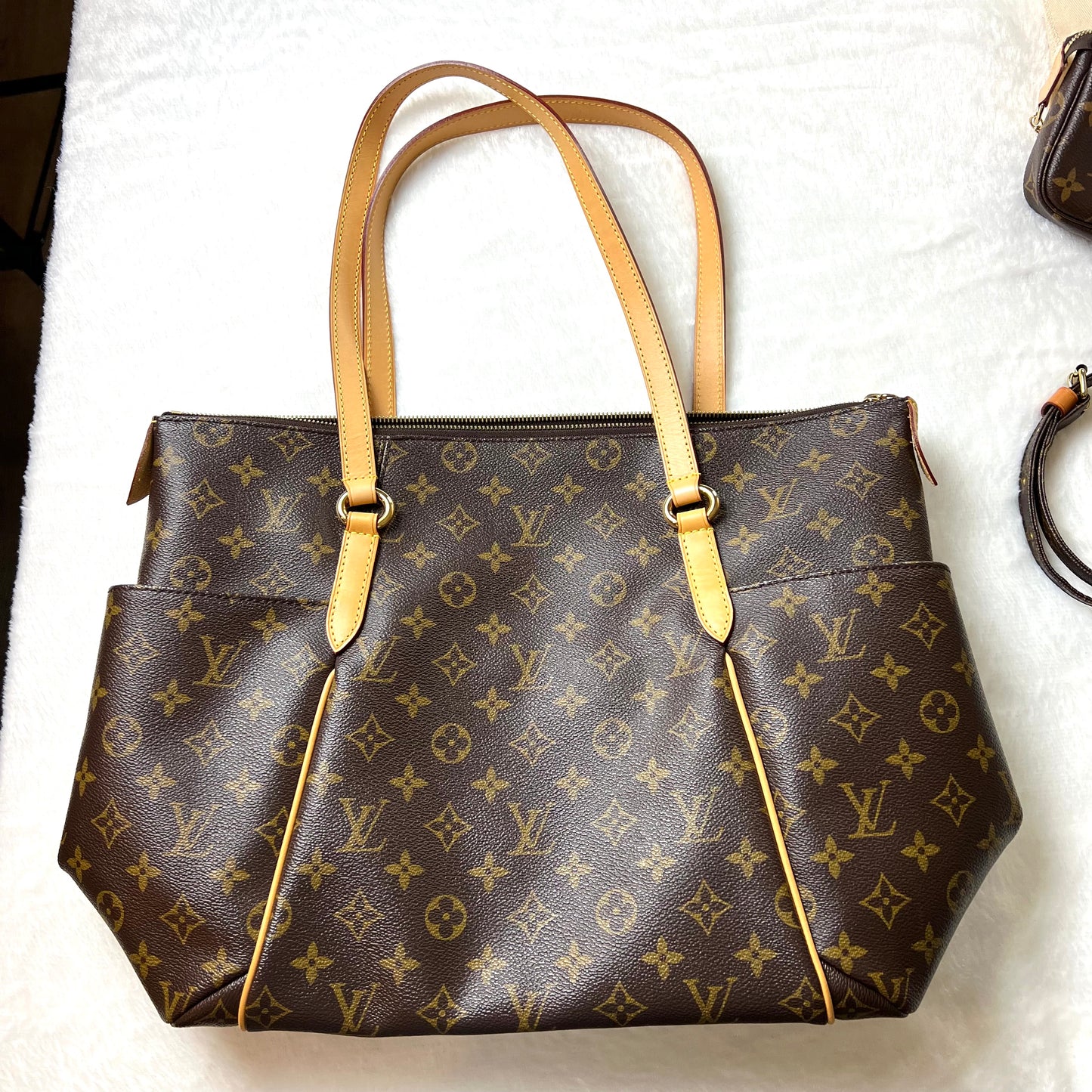 LOUIS VUITTON Monogram Totally MM