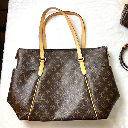 LOUIS VUITTON Monogram Totally MM