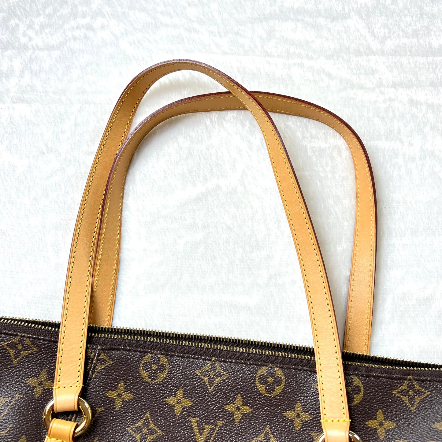LOUIS VUITTON Monogram Totally MM