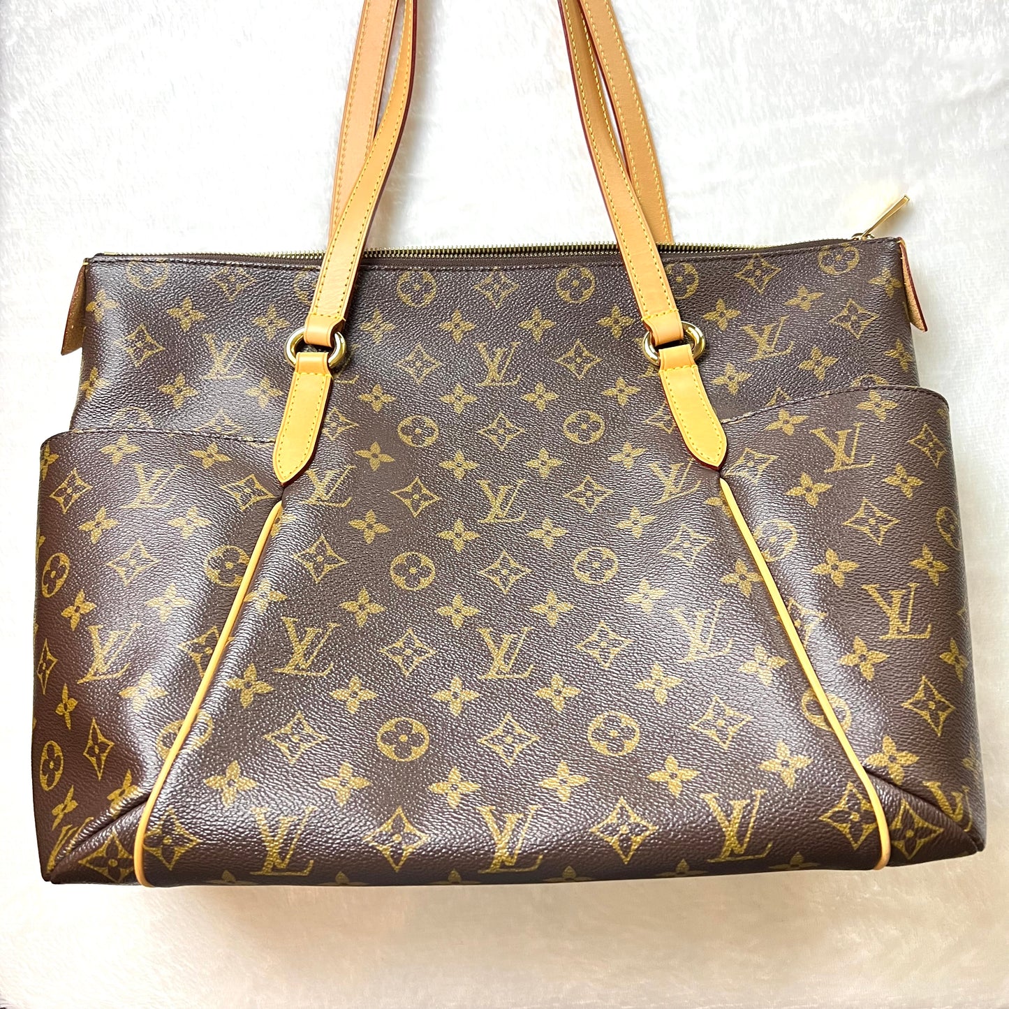 LOUIS VUITTON Monogram Totally MM