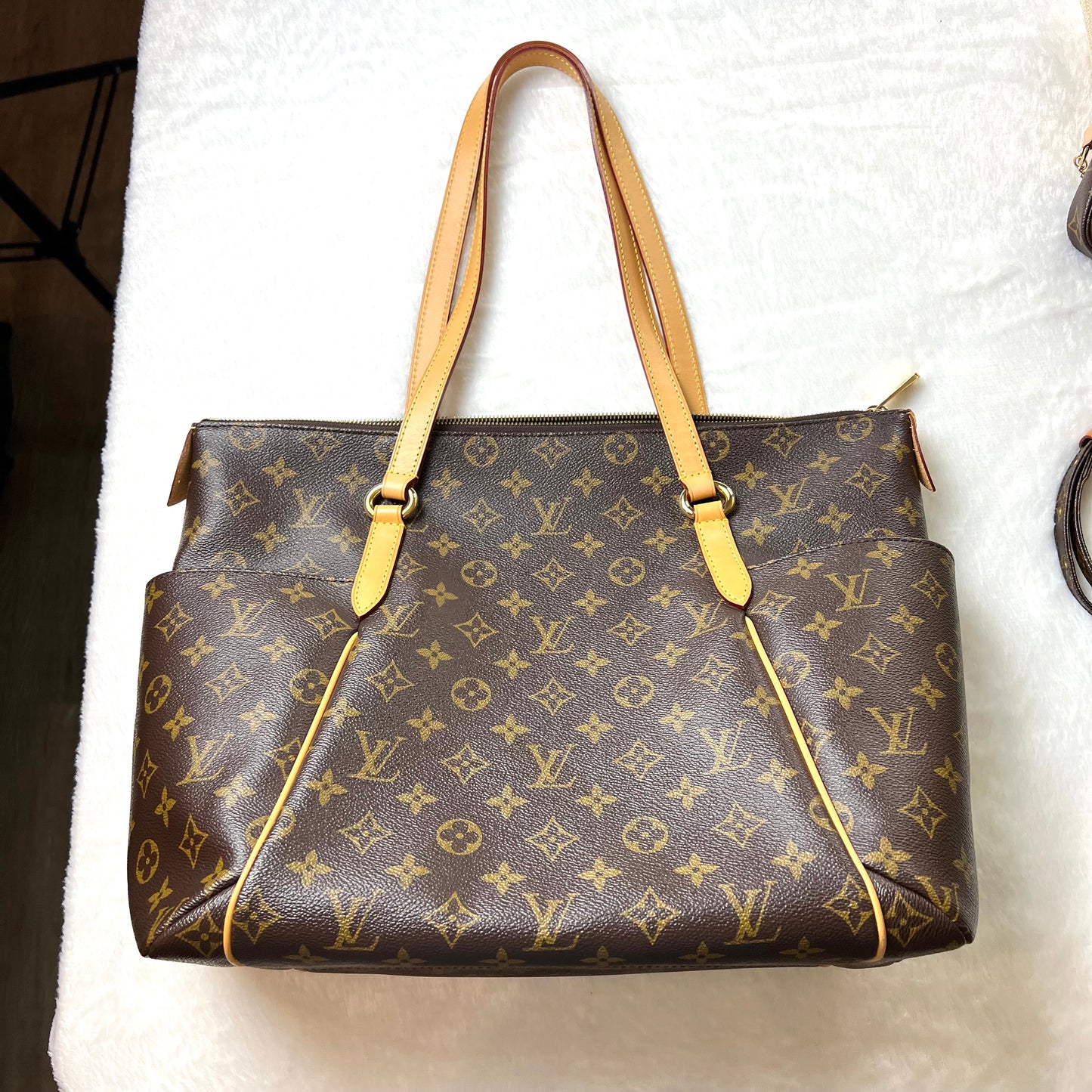 LOUIS VUITTON Monogram Totally MM