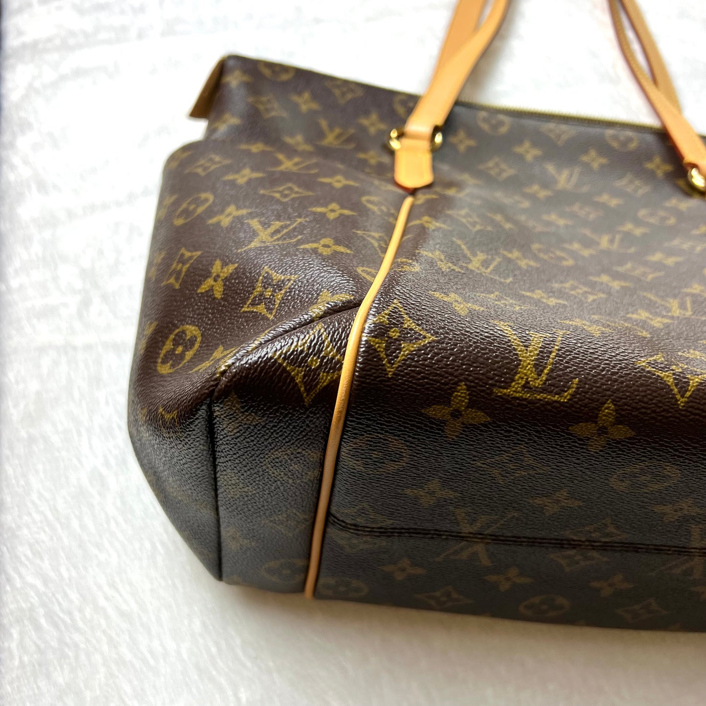 LOUIS VUITTON Monogram Totally MM
