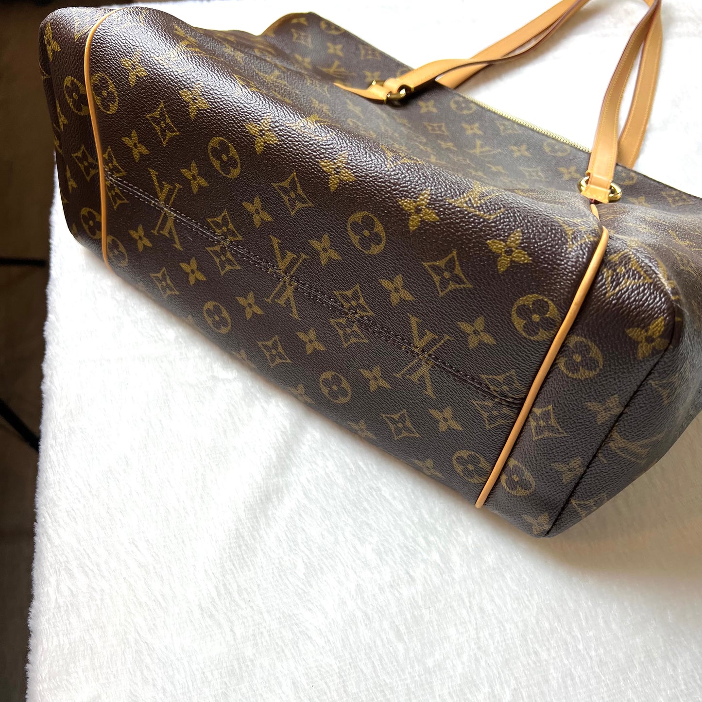 LOUIS VUITTON Monogram Totally MM