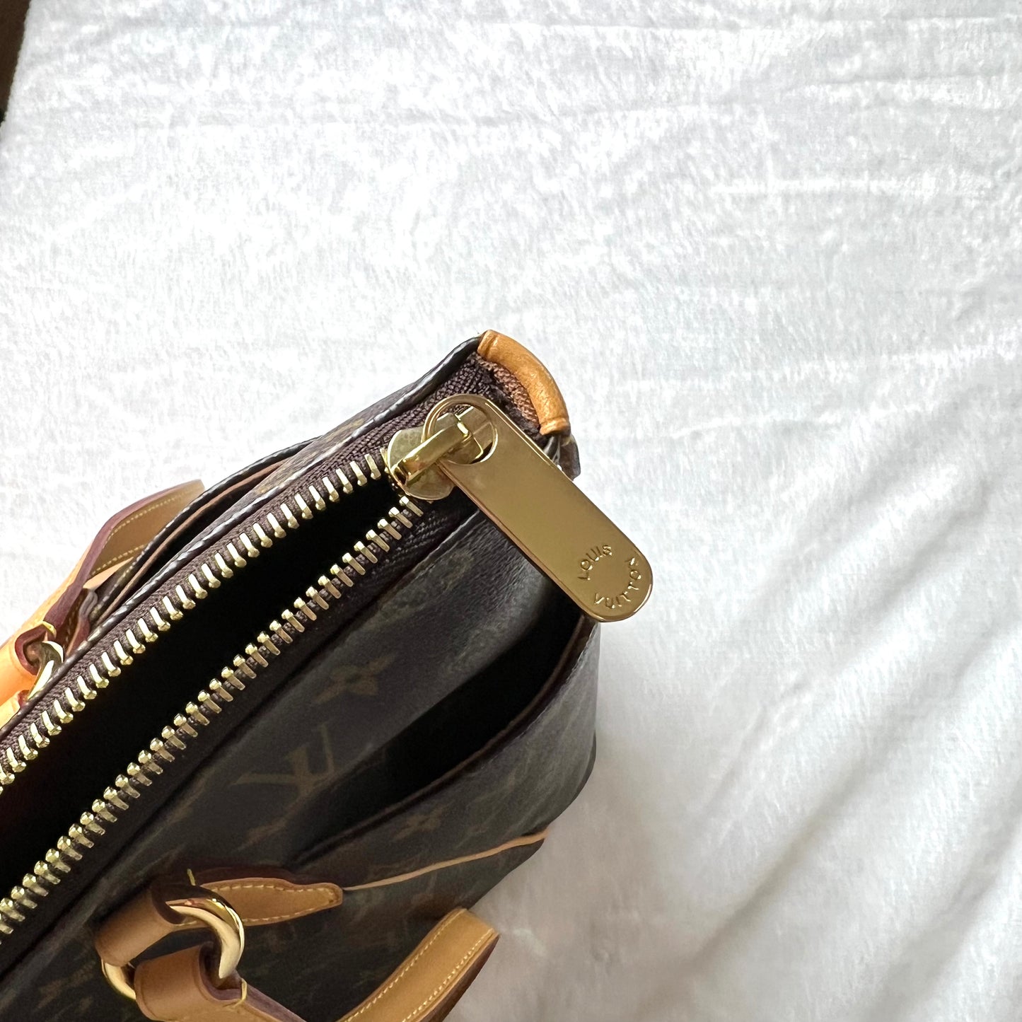 LOUIS VUITTON Monogram Totally MM