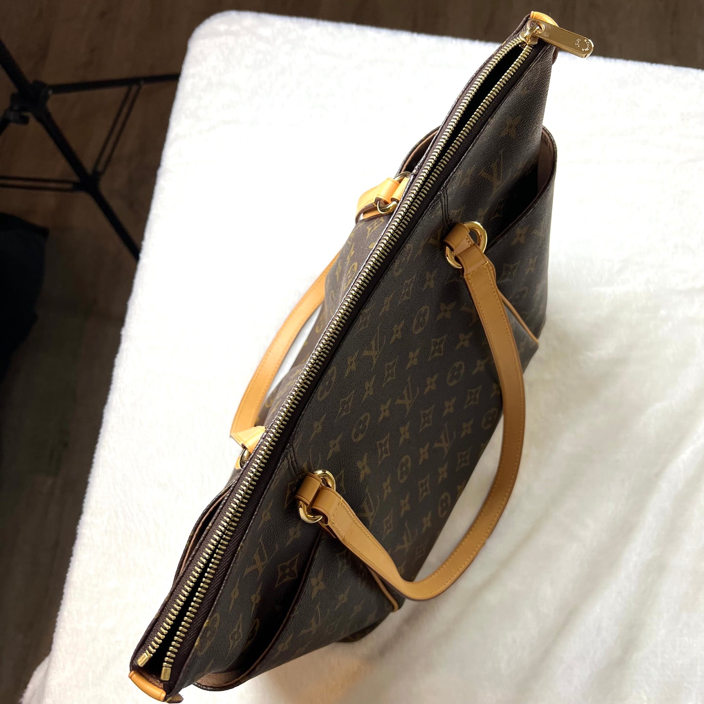 LOUIS VUITTON Monogram Totally MM