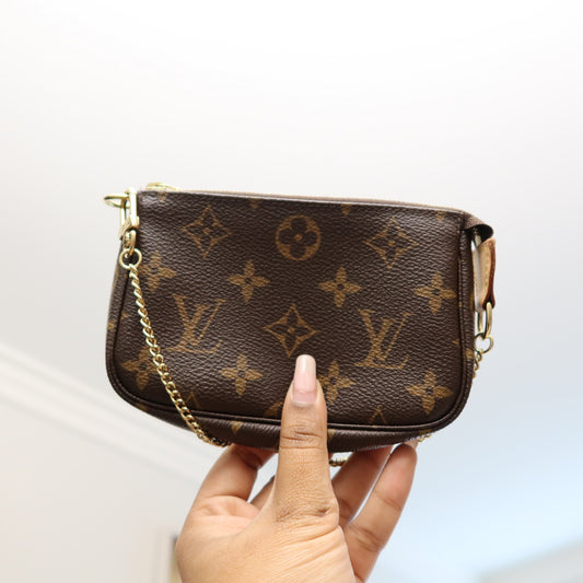 LOUIS VUITTON Monogram Mini Pochette