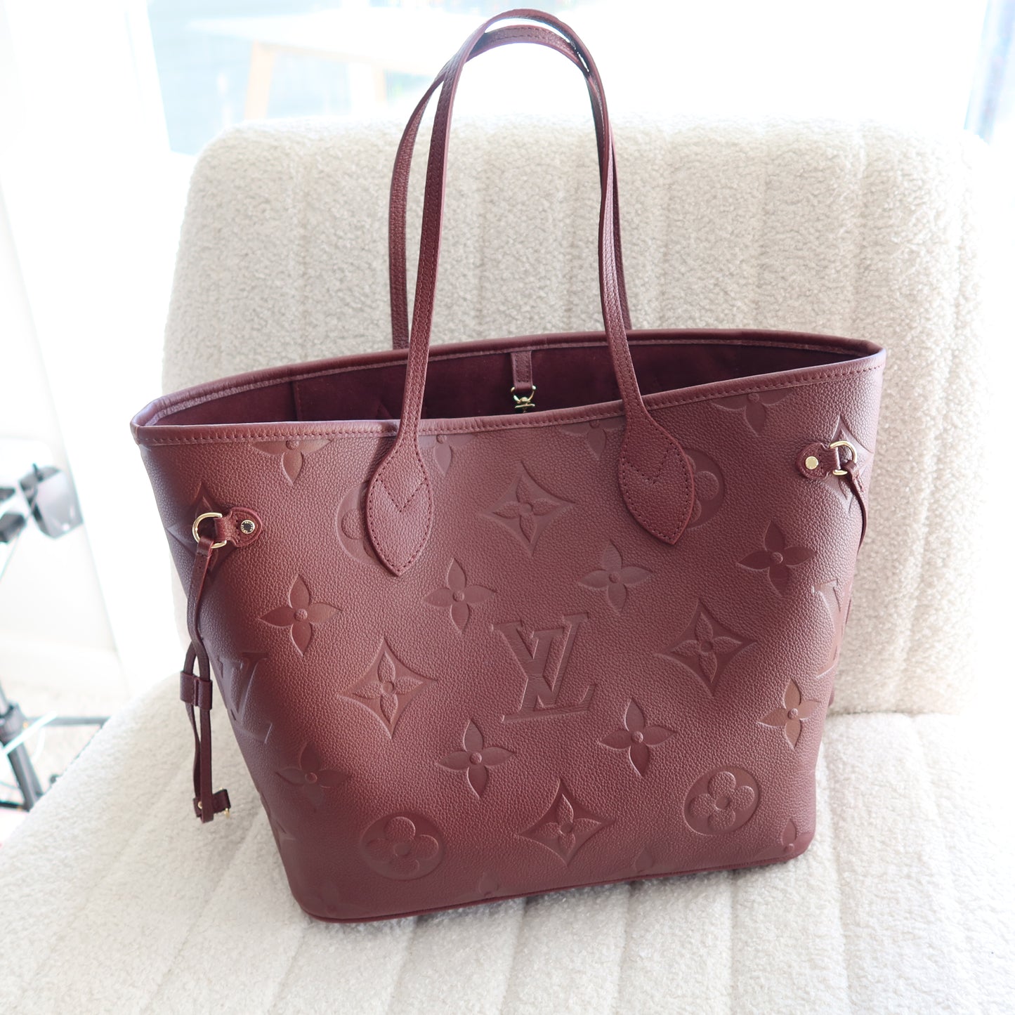 LOUIS VUITTON Neverfull MM Empreinte Leather Burgundy