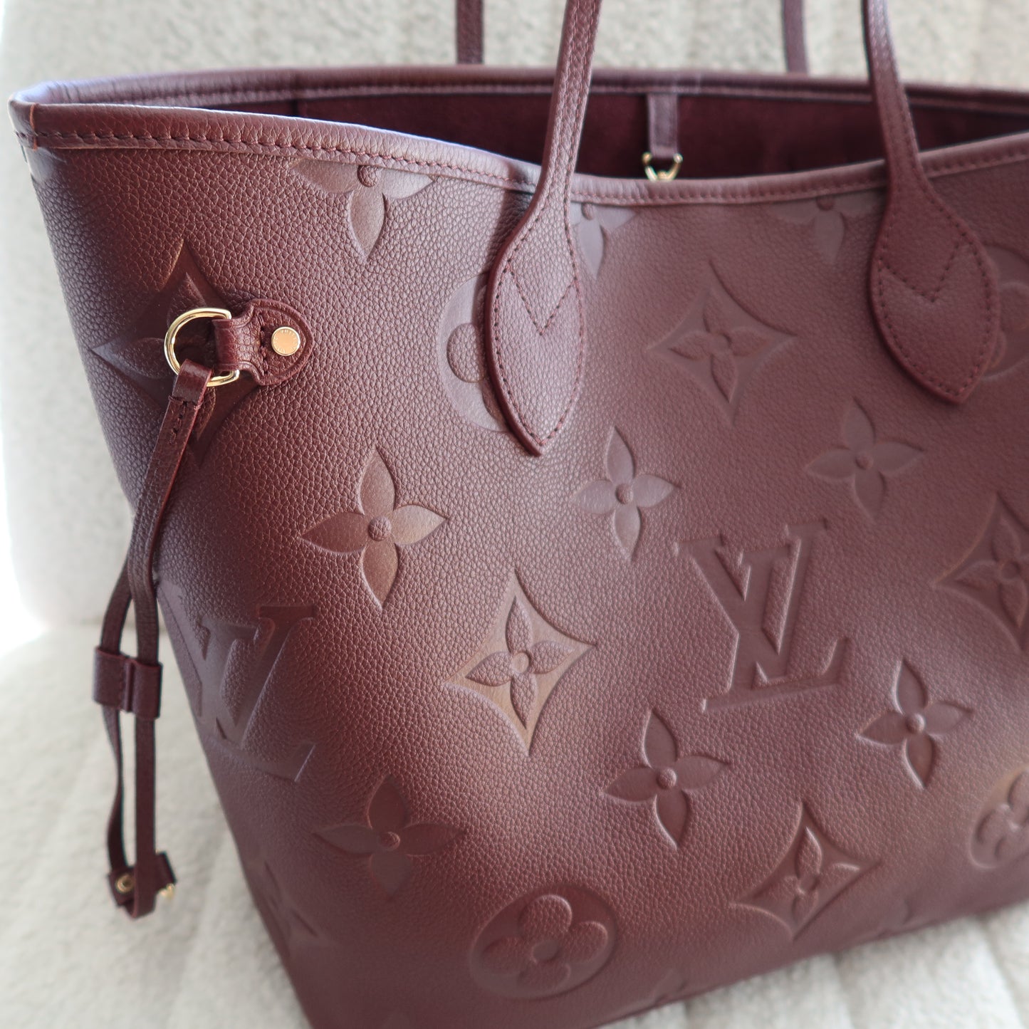 LOUIS VUITTON Neverfull MM Empreinte Leather Burgundy