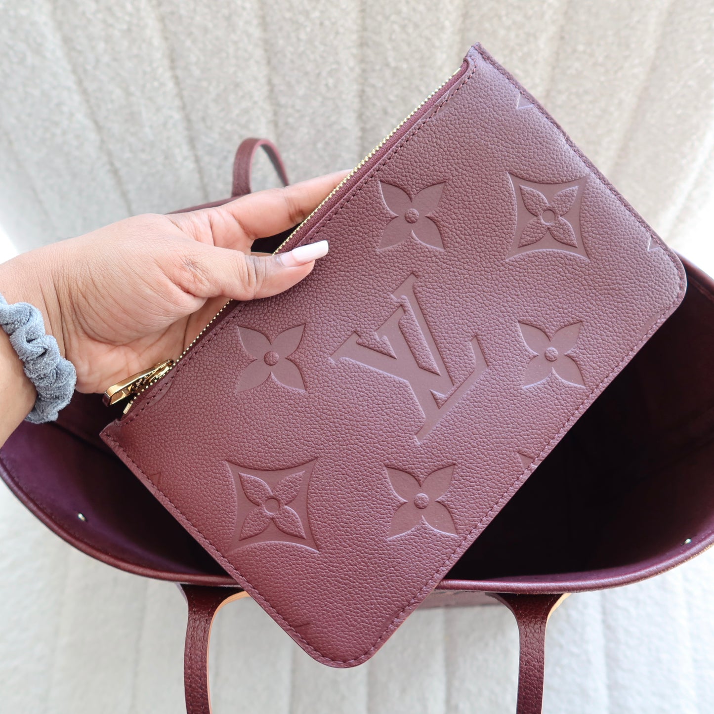LOUIS VUITTON Neverfull MM Empreinte Leather Burgundy