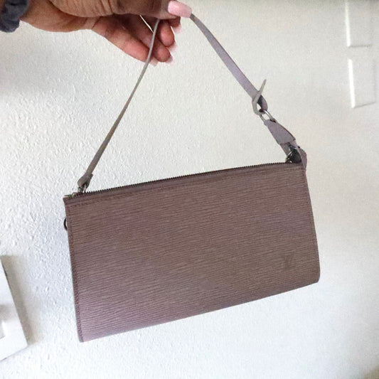 LOUIS VUITTON Epi Leather Lilac Purple Pochette Accessoires