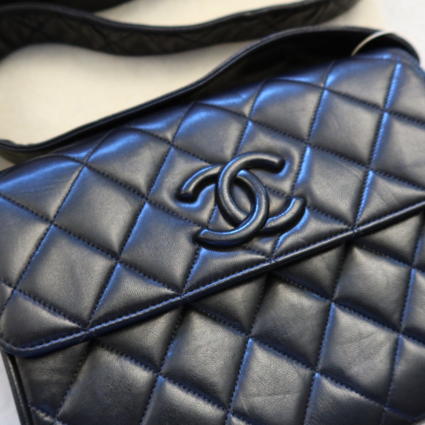 CHANEL 1994 Lambskin Quilted Black Shoulder Crossbody Bag