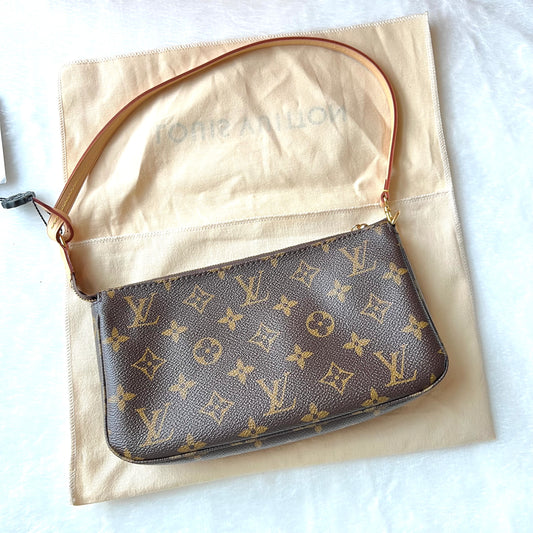 LOUIS VUITTON Monogram Pochette Accessoires