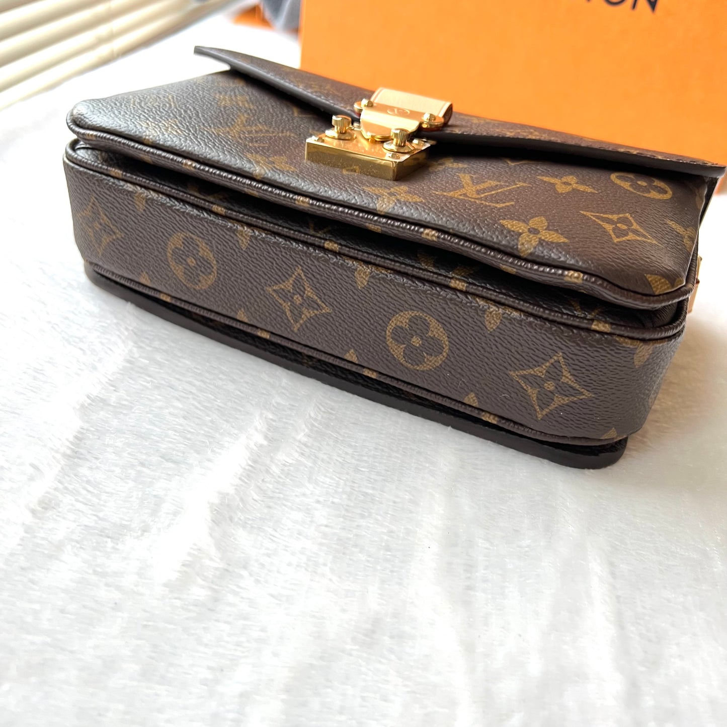 LOUIS VUITTON Monogram Pochette Metis East West