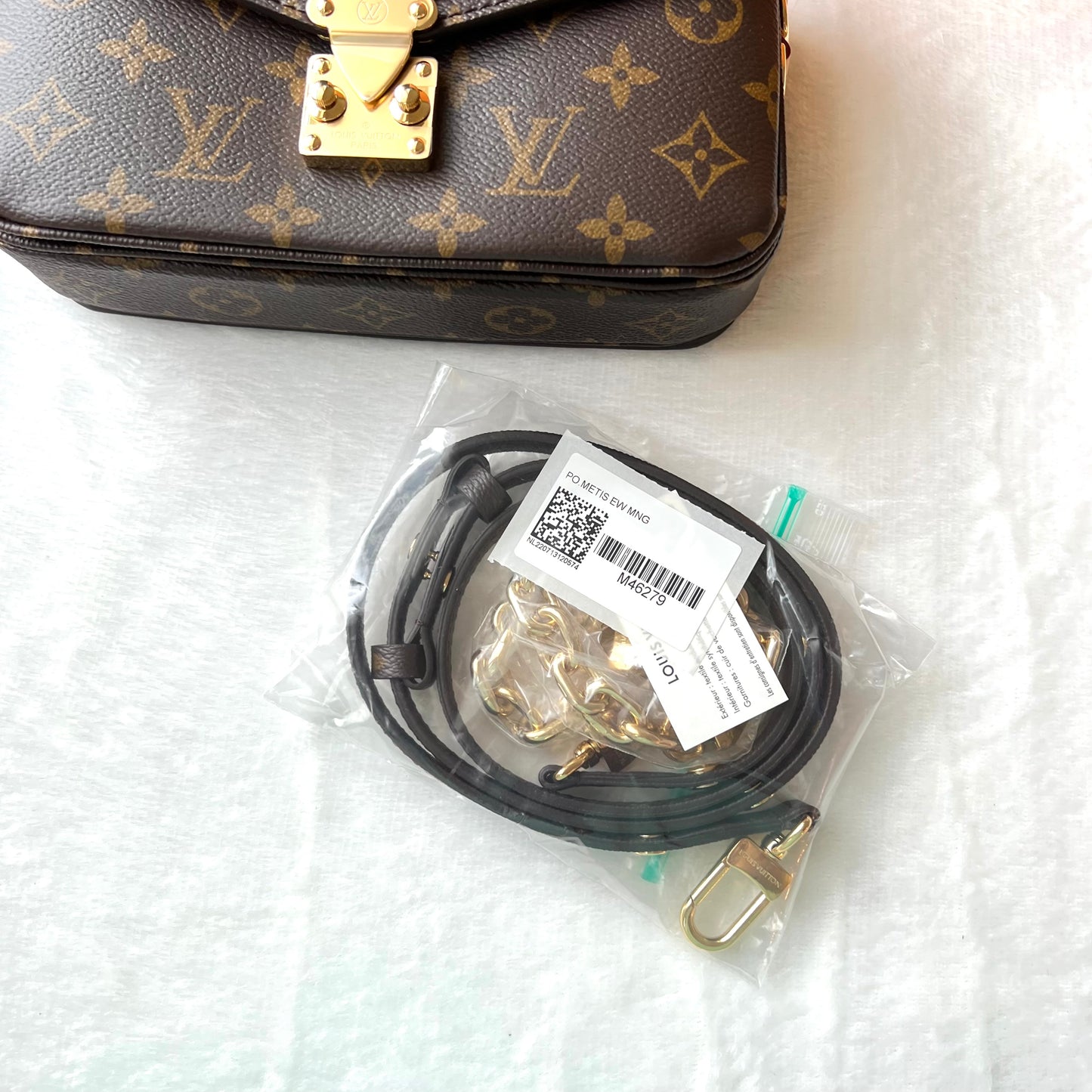 LOUIS VUITTON Monogram Pochette Metis East West