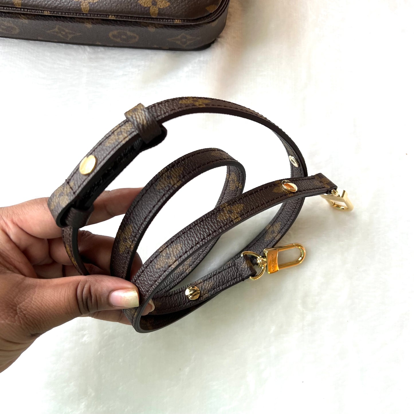LOUIS VUITTON Monogram Pochette Metis East West