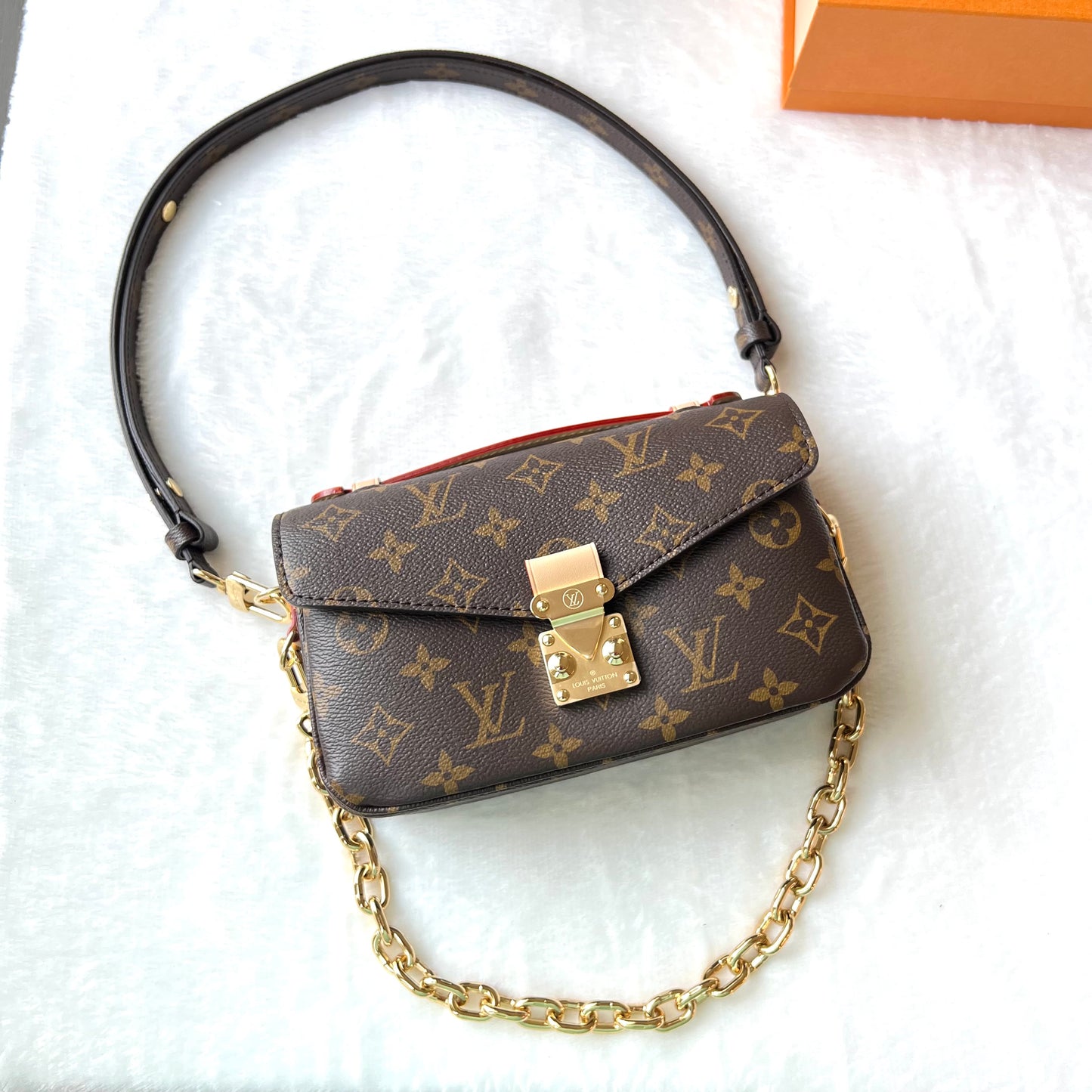 LOUIS VUITTON Monogram Pochette Metis East West